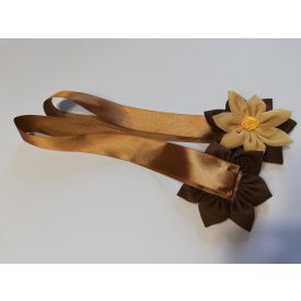 Textilvirágos mágneses elkötő barna