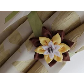 Zöld szallagos függöny elkötő